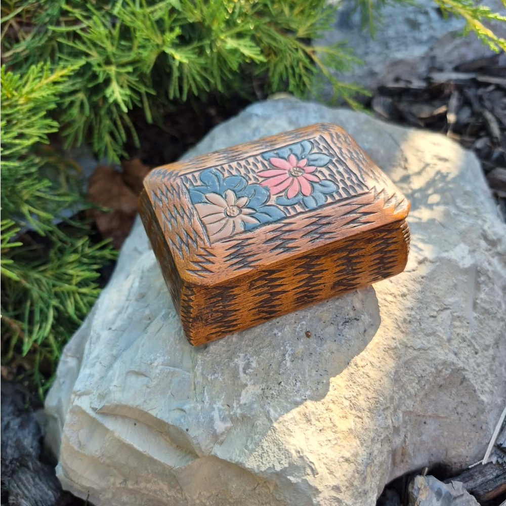 Vintage Hand-Carved Wooden Trinket Box – Hand-Painted Floral Folk Art
